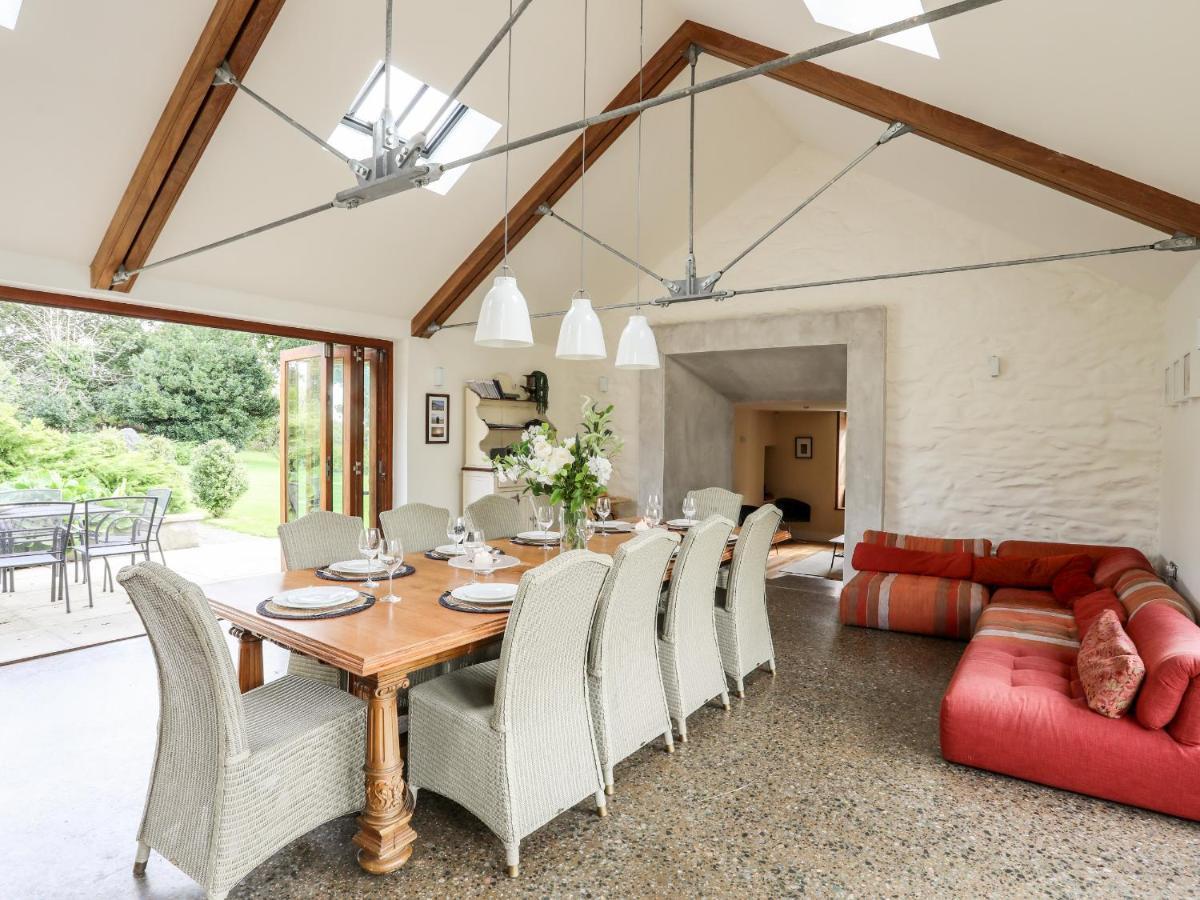 Вилла Clynnog House Dwyran Экстерьер фото