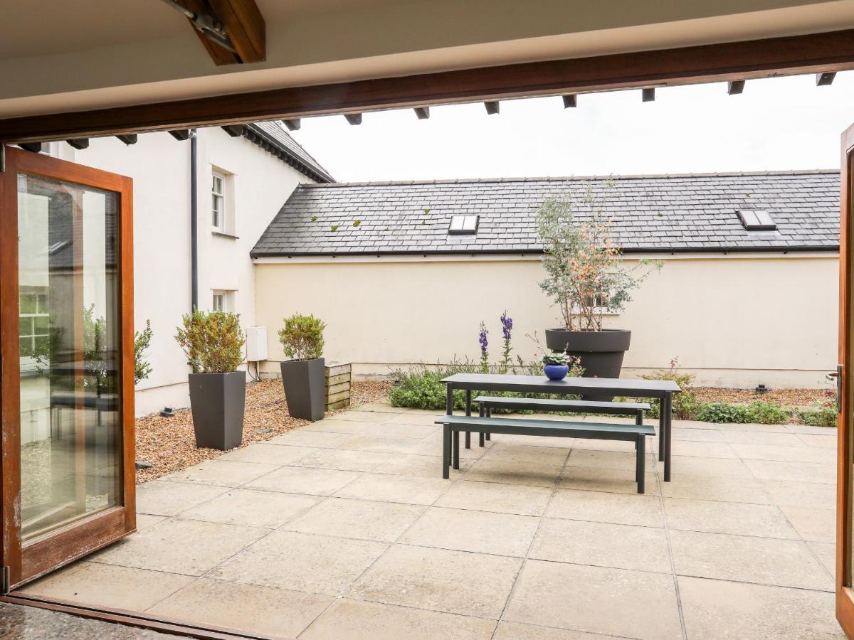 Вилла Clynnog House Dwyran Экстерьер фото