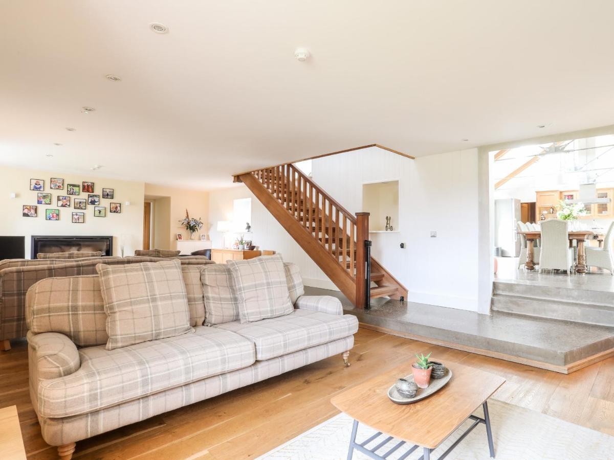 Вилла Clynnog House Dwyran Экстерьер фото