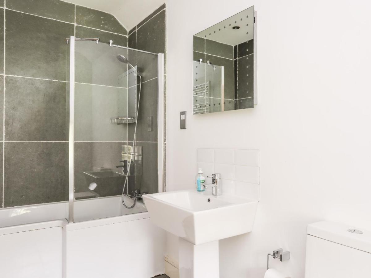 Вилла Clynnog House Dwyran Экстерьер фото