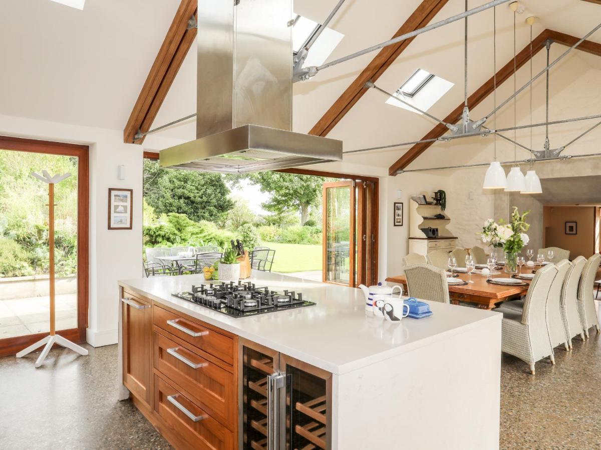 Вилла Clynnog House Dwyran Экстерьер фото