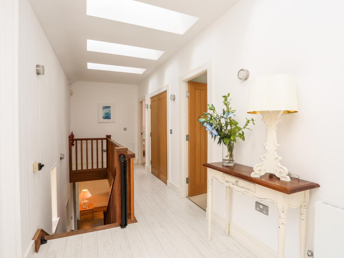 Вилла Clynnog House Dwyran Экстерьер фото