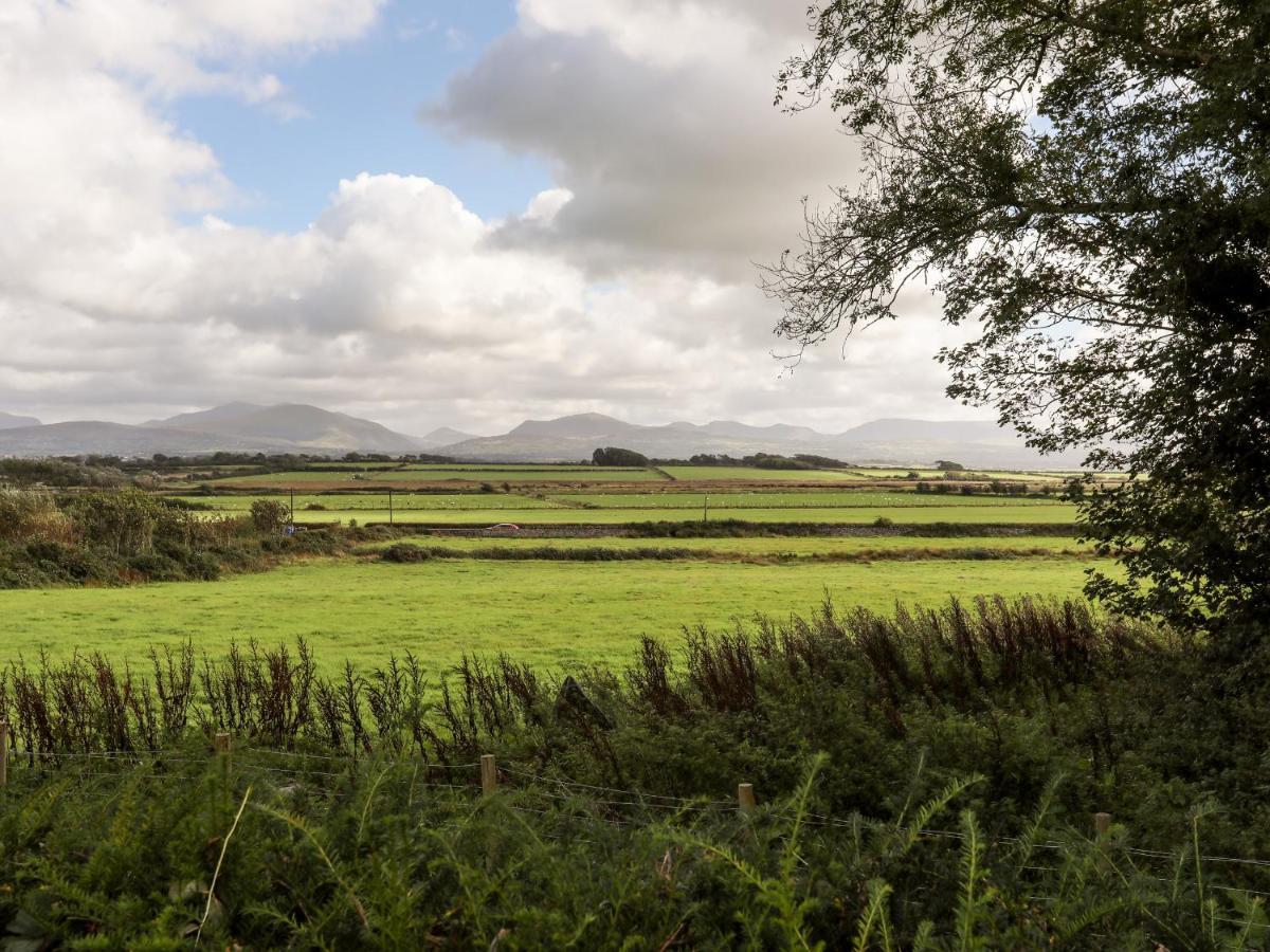 Вилла Clynnog House Dwyran Экстерьер фото
