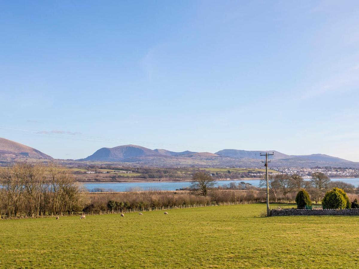 Вилла Clynnog House Dwyran Экстерьер фото